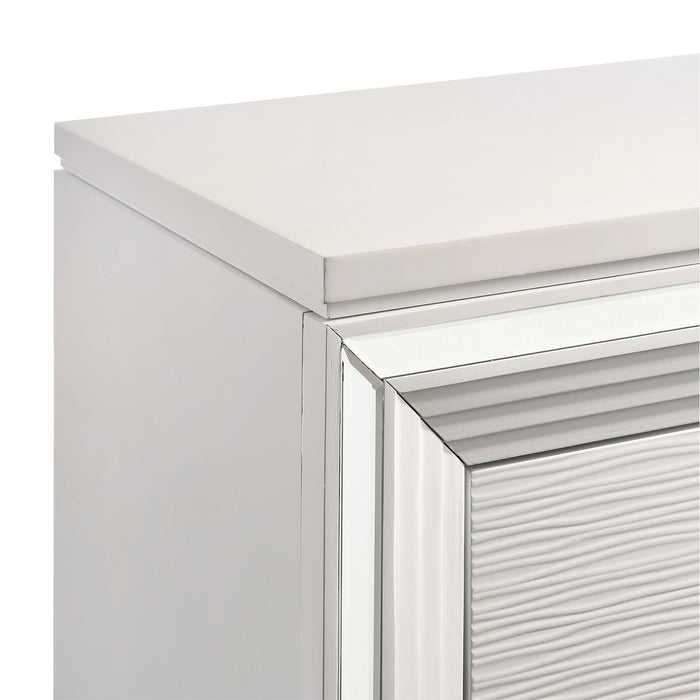 Twenty Nine Chest White