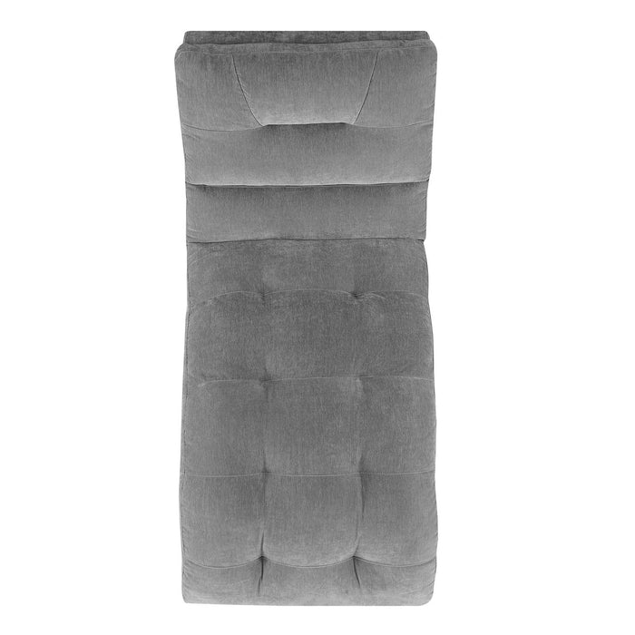 Dominick Chaise in Amigo